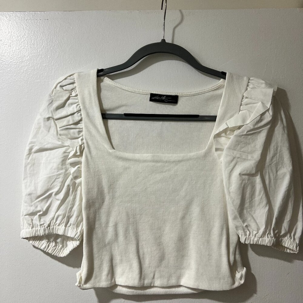🤍✨ On Twelfth White Puffy Sleeve Top – Size L 🤍✨